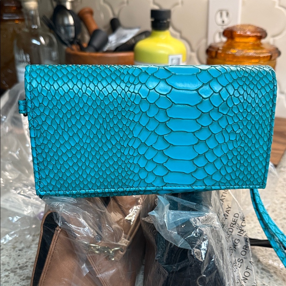 Elegant Turquoise Snakeskin Clutch